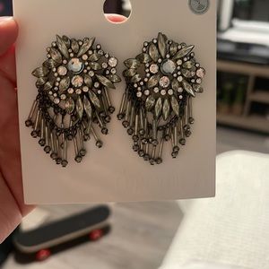 Women earring forever 21